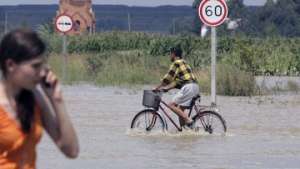 Из-за ливней в июле 2008 года оказались подтопленными почти 45 тысяч домов на Западной Украине. Фото: РИА Новости