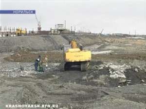 Спецкомиссия расследует причины аварии на норильской нефтебазе. Фото: http://krasnoyarsk.rfn.ru/