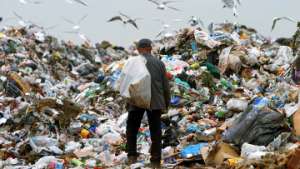 След человека: миллиарды пакетов в день и горы мусора в год. Фото: РИА Новости