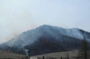 Горящие горы - дымящиеся сопки на берегу Амура. Фото: http://web2.0komsomolsk-on-amur.ru/