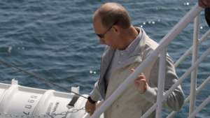 Премьер-министр РФ Владимир Путин посетил научное судно &quot;Метрополь&quot;. Фото: РИА Новости