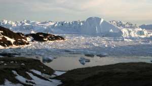 Гренландский ледяной щит гораздо более хрупок, чем считалось прежде. Фото: РИА Новости