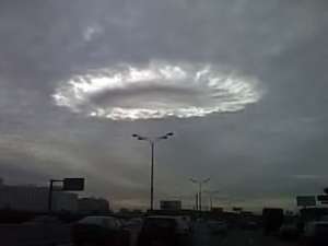 &quot;Странное&quot; облако над Москвой. Фото: Вести.Ru