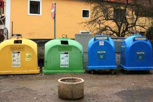 Урны для отсортированного мусора. Фото: http://vladnews.ru