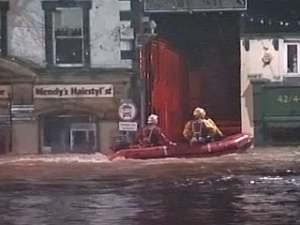 Жертвы наводнения в Великобритании: это похоже на библейский потоп. Фото: Вести.Ru