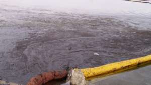 Врезка в БТС вызвала разлив нефти недалеко от Ладожского озера. Фото: РИА Новости