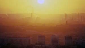 Снижать выбросы необходимо для развития экономики - Бедрицкий. Фото: РИА Новости
