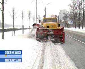 Снег практически парализовал Петербург. Фото: Вести.Ru