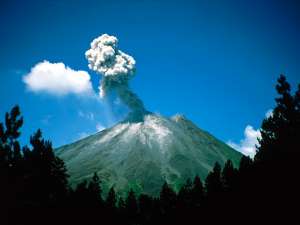 Извержение вулкана. Фото: http://www.travelplanet.ru/
