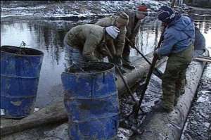 Разлив нефти. Фото: http://nr2.ru