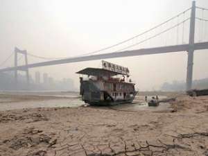 Сильная песчано-пылевая буря, бушевавшая в субботу на северо-западе Китая, перенеслась на территорию Японии. Фото: http://newsru.com
