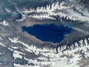 Иссык-Куль. Вид из космоса. Фото: http://www.espadura.com