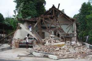 Последствия землетрясения. Архив. Фото: http://vesti.kz/
