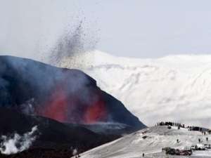 Извержение вулкана Эйяфьятлайокудль. Фото (с)AFP