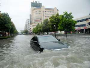 В Китае в наводнениях, вызванных ливнями, погибли более 80 человек. Фото: http://reuters.com/