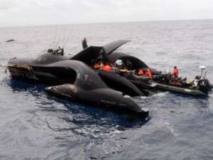 Тримаран &quot;Эди Джил&quot; после столкновения со шхуной китобоев. Фото ©AFP