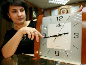 Перевод стрелок часов. Фото: http://svobodanews.ru