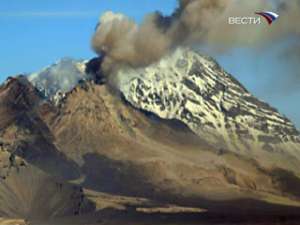 Пепельный шлейф от камчатского вулкана Шивелуч растянулся на 20 км. Фото: Вести.Ru