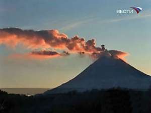Шлейф пепла от камчатского вулкана-гиганта протянулся на 70 километров. Фото: Вести.Ru