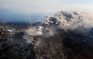 Извержение вулкана у пика Синмоэ. Фото: http://www.vseneprostotak.ru