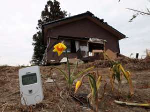 Во вторник NISA сообщила, что от аварийной АЭС &quot;Фукусима-1&quot; исходит радиоактивное излучение в пределах десяти тысяч терабеккерелей (Тбк) в час. Фото: http://reuters.com/