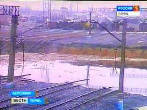 Паводок вновь заставил заговорить о провале в Березниках. Фото: Вести.Ru