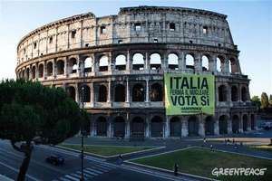 Италия, останови ядерную энергетику – плакат Гринпис на Колизее. Фото: Greenpeace.org