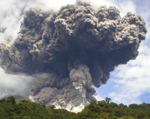 Извержение вулкана Локон. Фото: http://zn.by