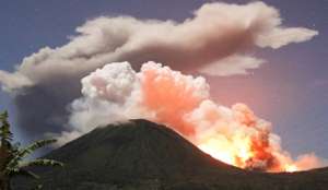 Извержение вулкана в Индонезии. Фото: http://rus.ruvr.ru