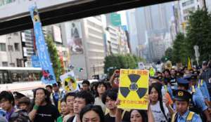 В Токио на митинг против атомных станций пришли 60 тысяч человек. Фото: EPA с сайта &quot;Голос России&quot;