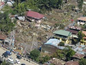 Число жертв шторма &quot;Ваши&quot;, обрушившегося на юг Филиппин на минувшей неделе, и последовавших за ним наводнений и оползней достигло 957 человек. Фото: http://reuters.com/