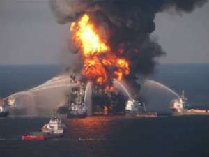 Авария на платформе BP в Мексиканском заливе в апреле 2010 года. Фото ©AP