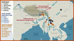 Пять титанических плотин Китай уже возвёл, четыре возводит и ещё семь планирует начать строить в ближайшие годы. Кроме того, северо-западный канал должен будет перенаправить воду тибетских рек в засушливые провинции Китая. (Илл. New Scientist.)