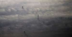 Sous le ciel de Paris s'envole une chanson... (Фото H. Gruyaert / Magnum Photos.)