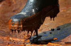 Разлив нефтепродуктов. Фото: http://starorushimmash.ru