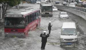 80 тысяч человек пострадали от наводнения в Китае. Фото EPA с сайта &quot;Голос России&quot;