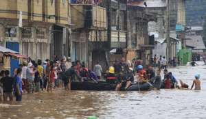 Жертвами наводнения на Филиппинах стали более 70 человек. Фото EPA с сайта &quot;Голос России&quot;