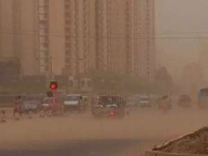 Мощная песчаная буря обрушилась на Китай. Фото: Вести.Ru