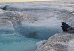 Профессор Тидеско на кромке ледяного озера. Фото: http://sciencedaily.com