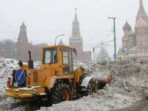 Уборка снега в Москве. Фото: http://www.obeschania.ru