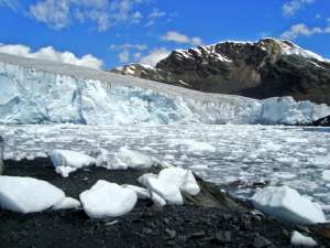 Тающий ледник Пасторури в Андах. Фото с сайта sciencedaily.com
