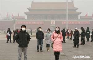 Содержание взвешенных частиц в воздухе Пекина сильно превышает нормы. Фото: Greenpeace
