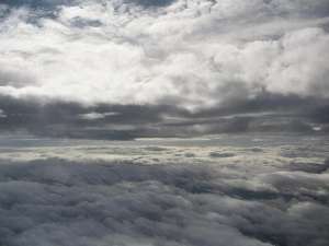 Северо-запад Шотландии. Вид, открывающийся между двумя слоями облаков. (Иллюстрации Giles Harrison.)