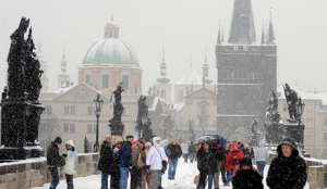 Снегопад в Чехии, Словакии и Польше привел к опозданиям поездов. Фото EPA с сайта &quot;Голос России&quot;