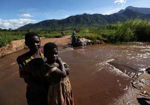 Жители развитых стран не замечают климатических перемен, а в беднейших вроде Малави любой выверт погоды приводит к катастрофе. (Фото Oxfam International.)