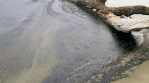 Нефть попала в приток Волги. Фото: http://ntv.ru