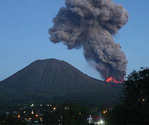 Вулкан в Индонезии. Фото: http://dni.ru