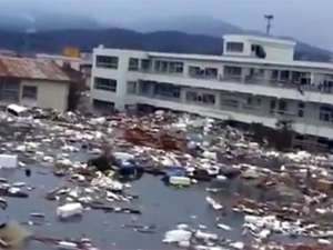 На видео, снятом 3 марта 2011 года, показана печальная судьба одного из многих японских городов, своей участью обязанных небольшой удаленности от океана. Фото: www.youtube.com