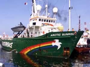 Ледокол Greenpeace под названием Arctic Sunrise вышел в Карское море, несмотря на запрет администрации Северного морского пути пропустить судно в район, в котором предполагается добывать нефть. Фото: Reuters