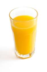Данные, полученные в предыдущем лабораторном исследовании, показали, что апельсиновый сок может снизить риск лейкемии у детей, а также помочь в химиопрофилактике против рака молочной железы, печени и толстой кишки. (Фото: ©womue/Fotolia )